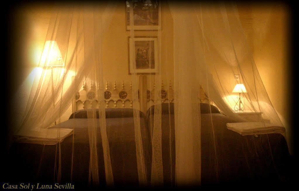 Hostal-Casa Sol Y Luna Siviglia Esterno foto